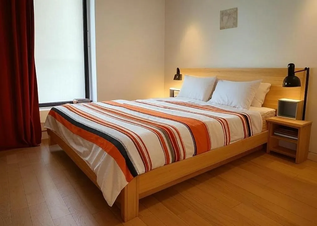 Elbistudio Hondarribia 0*,  España